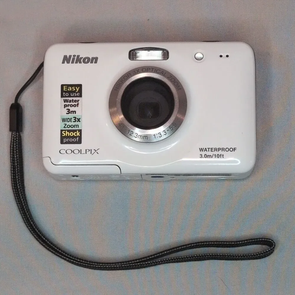 Nikon COOLPIX S30 10.1MP Digital Camera Waterproof White As Is Read
